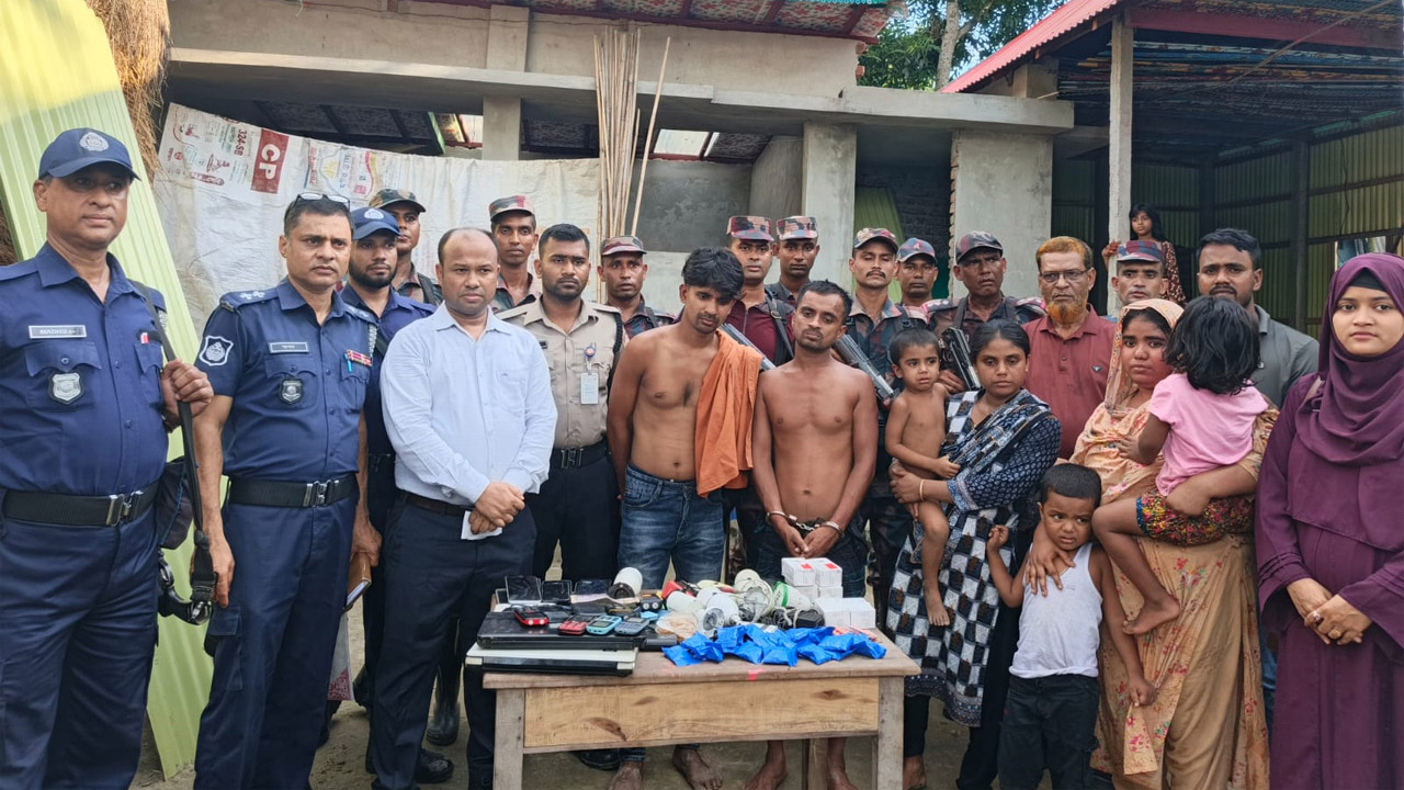 সিসি ক্যামেরা বসিয়ে মাদক ব্যবসা, একই পরিবারের ৫ জন গ্রেফতার