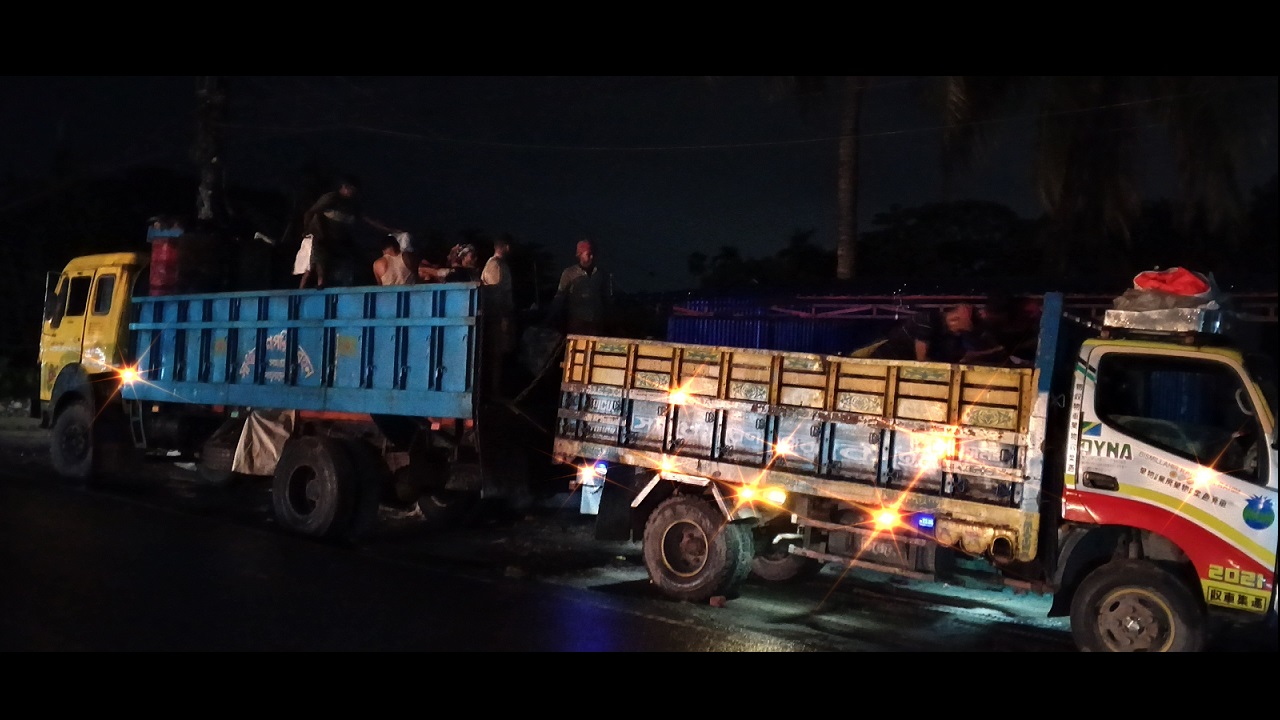 কর্ণফুলীতে রাতে বিএনপি নেতার যোগসাজশে ৩ ট্রাক অবৈধ স্লাইস খালাসের অভিযোগ
