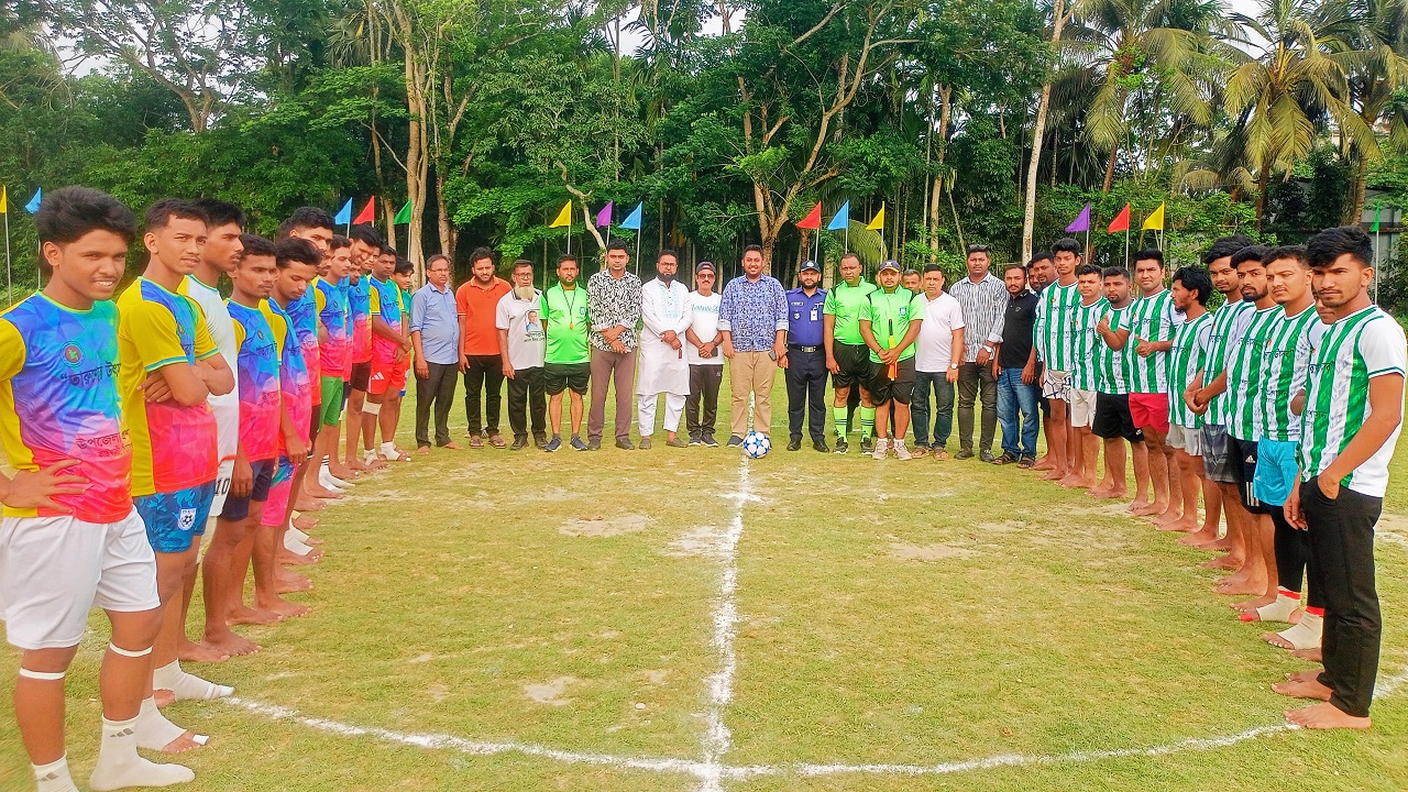 কাউখালীতে তারুণ্যের উৎসব উপলক্ষে ফুটবল টুর্নামেন্টের উদ্বোধন