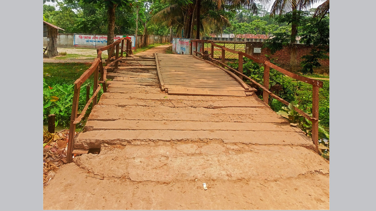 কাউখালীতে কালভার্ট ও সড়ক সংস্কার না হওয়ায় জনদুর্ভোগ চরমে