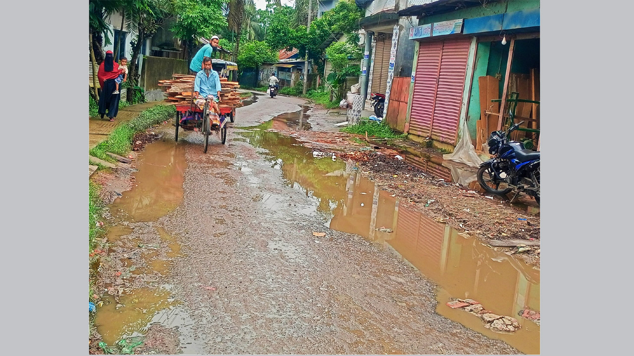 খানাখন্দে বেহাল কাউখালীর গুরুত্বপূর্ণ সড়ক
