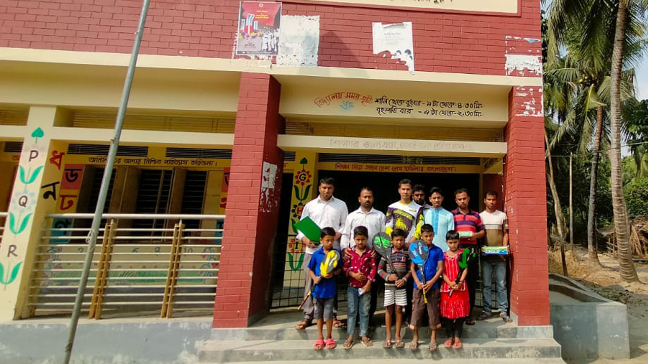 বিদ্যালয়ে শিক্ষার্থী সঙ্কট