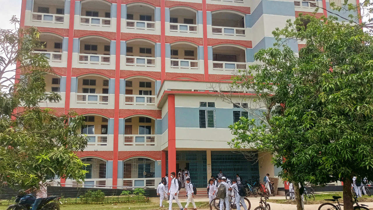 কাউখালীর একটি স্কুল