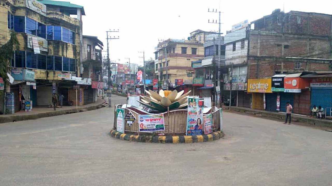 জুম্ম ছাত্র-জনতার অবরোধ চলাকালে খাগড়াছড়ি শহরের দৃশ্য