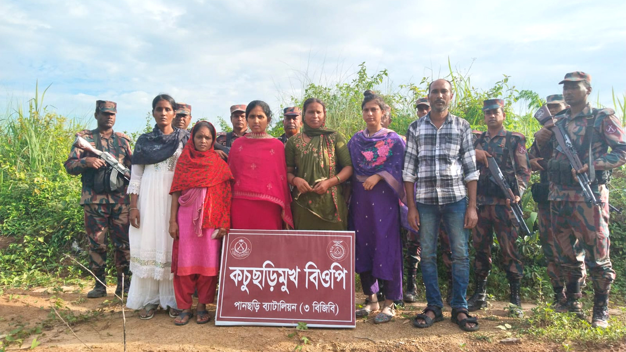 পুশইন করা ১৫ জন
