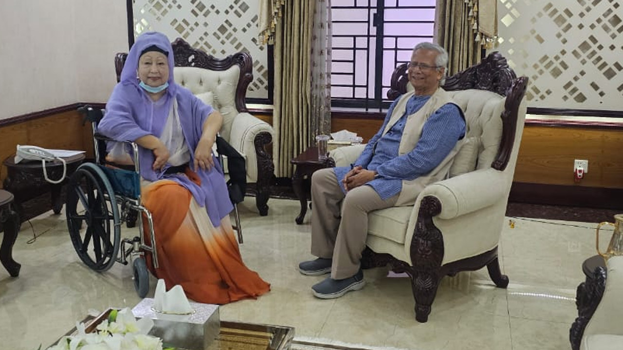 ঢাকা সেনানিবাসে খালেদা জিয়া ও ড. মুহাম্মদ ইউনূস