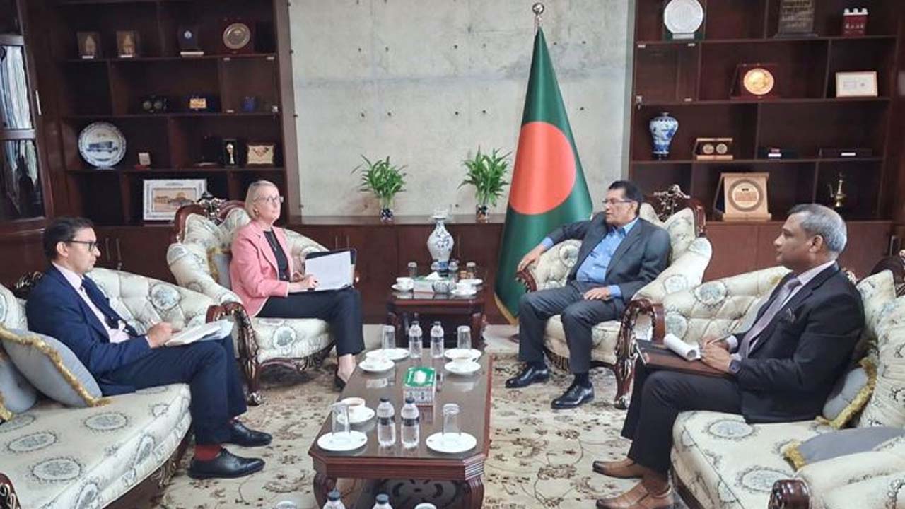 ব্রিটিশ হাইকমিশনার সারাহ কুকের সাথে পররাষ্ট্রমন্ত্রীর সাক্ষাৎ