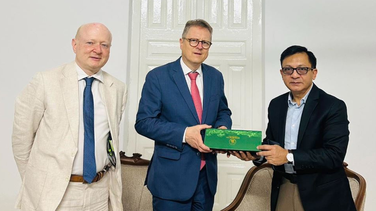 বাণিজ্যমন্ত্রী খন্দকার আব্দুল মুক্তাদিরের সাথে জার্মানির এশিয়া ও প্যাসিফিক বিষয়ক ফেডারেল ফরেন অফিসের মহাপরিচালক ফ্রাংক হার্টম্যানের সৌজন্য সাক্ষাৎ
