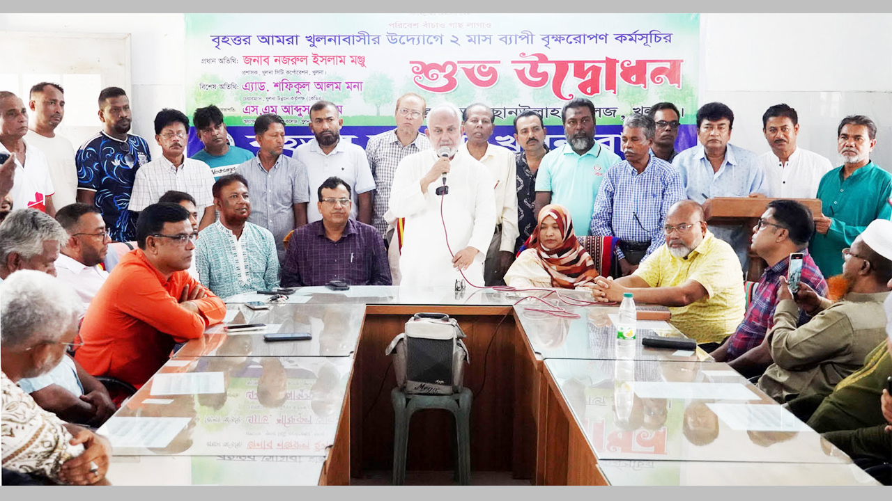 বক্তব্য রাখছেন খুলনা সিটি করপোরেশনের প্রশাসক নজরুল ইসলাম মঞ্জু