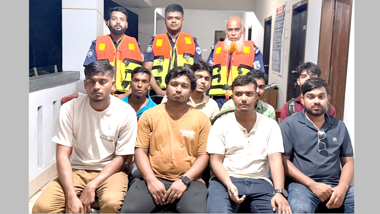 উদ্ধার হওয়া নয় পর্যটক