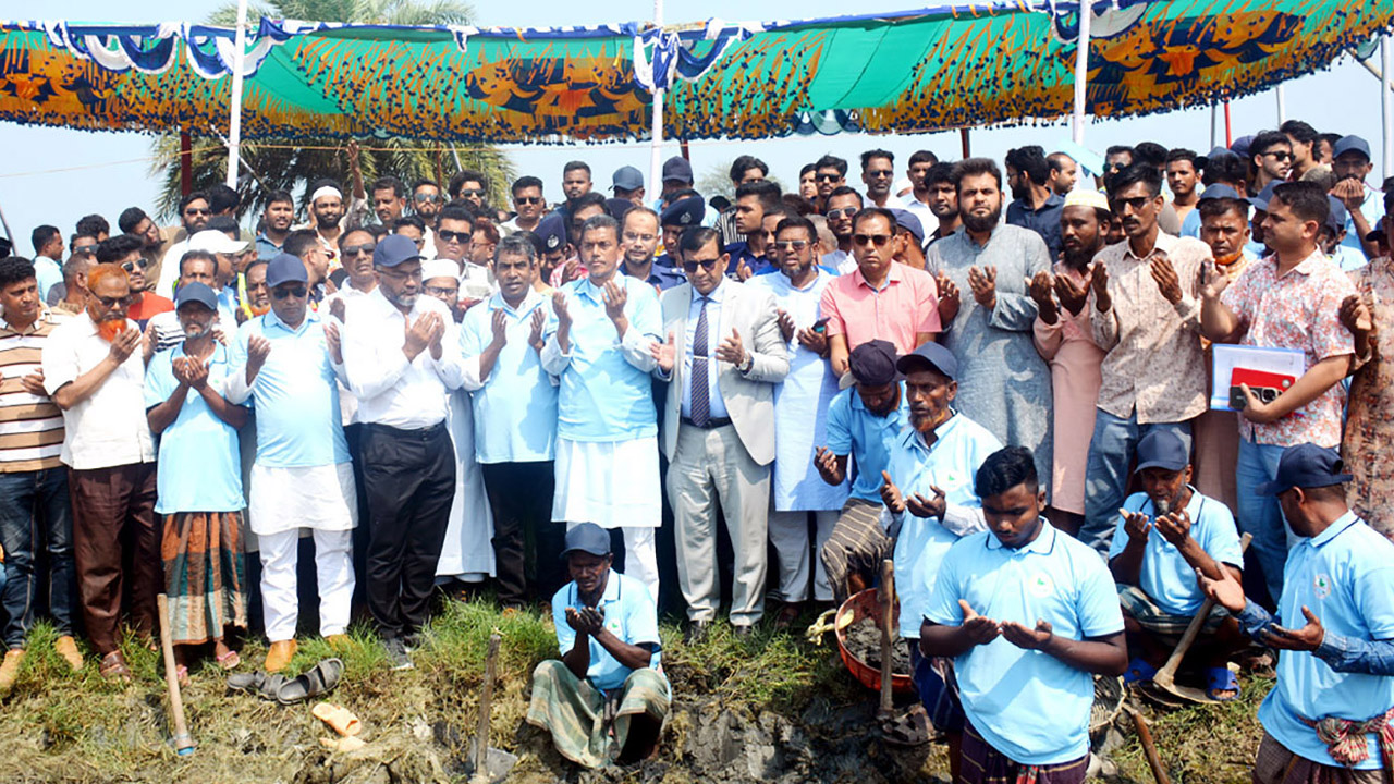 খাল খনন কর্মসূচির উদ্বোধনী দোয়া