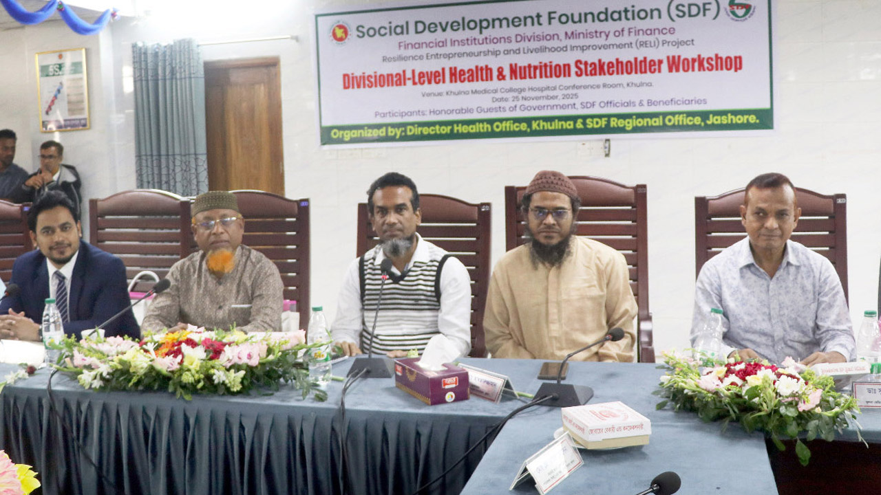 কর্মশালায় অংশগ্রহণকারীরা