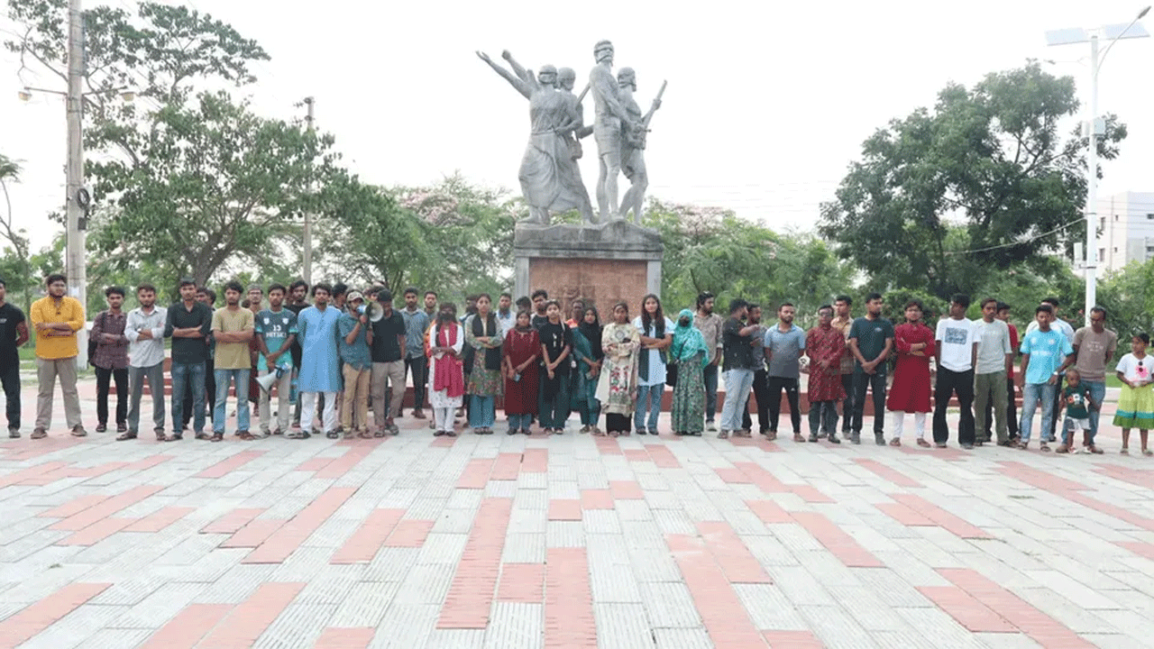 খুবিতে বিক্ষোভ