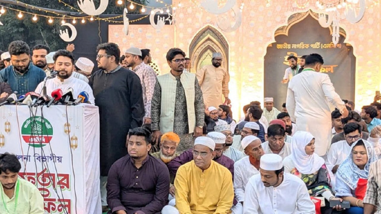 খুলনা জেলা স্টেডিয়ামে বিরোধী দলীয় চিফ হুইপ