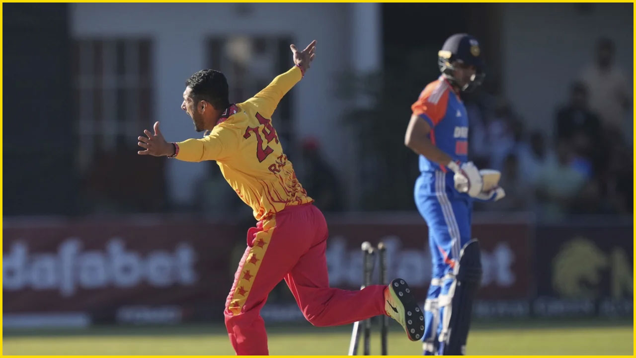 গোধুলিলগ্নে এসে আরাধ্য সিংহাসনটা খুঁজে পেলেন সিকান্দার রাজা