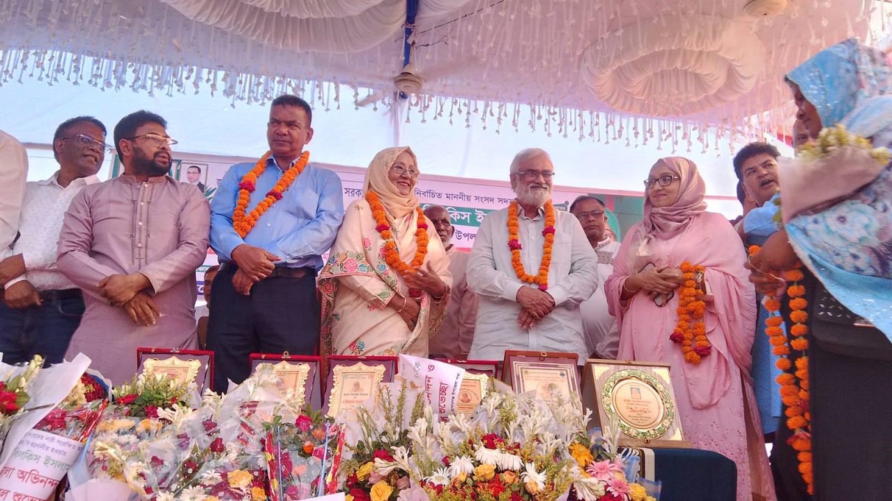 কিশোরগঞ্জে নবনির্বাচিত এমপি বিলকিস ইসলামকে গণসংবর্ধনা