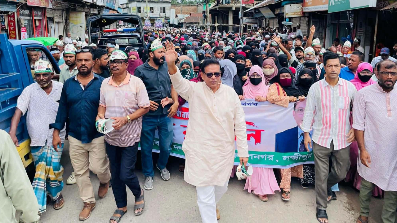 প্রতিষ্ঠাবার্ষিকী উপলক্ষ্যে আয়োজিত র‌্যালিতে হুইপ এ বি এম আশরাফ উদ্দিন নিজান