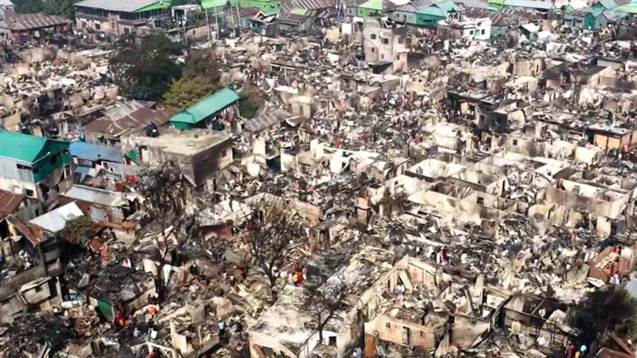 অগ্নিকাণ্ডের পর কড়াইল বস্তি