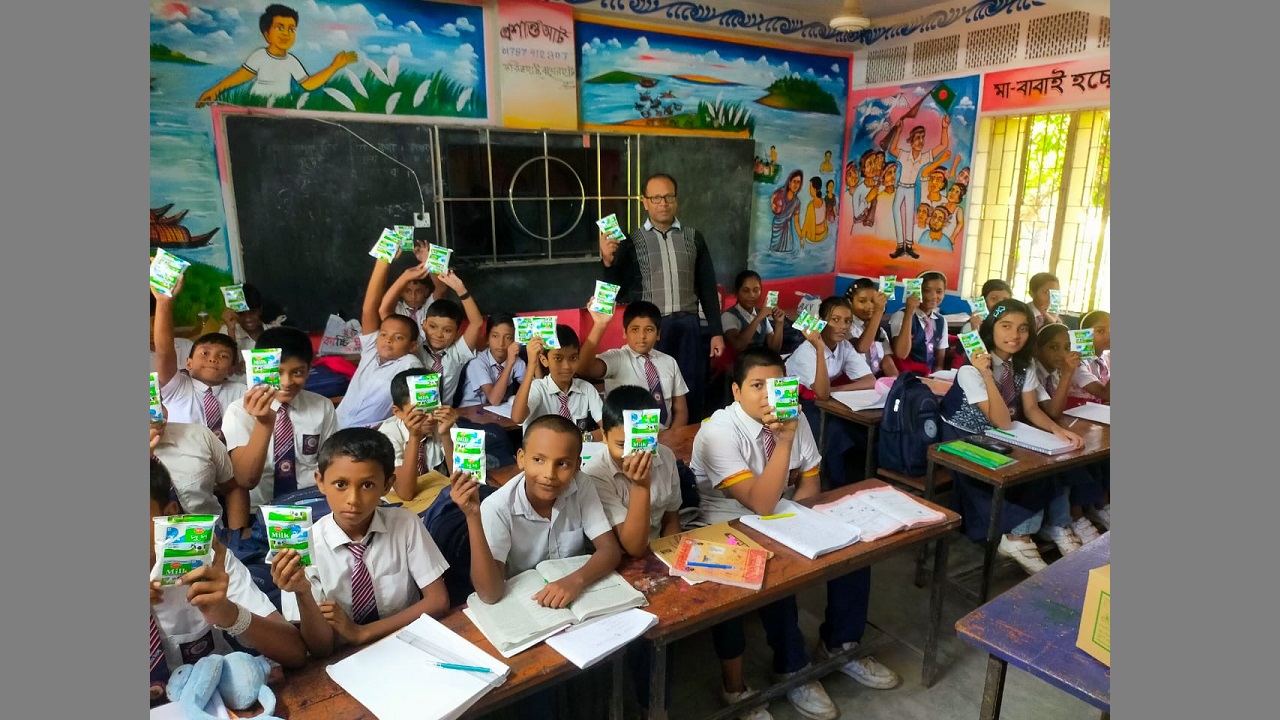 কোটালীপাড়ায় প্রাথমিকে মিড ডে মিল কর্মসূচিতে অনিয়মের অভিযোগ