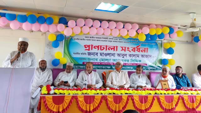 বক্তব্য রাখছেন আবুল কালাম আজাদ