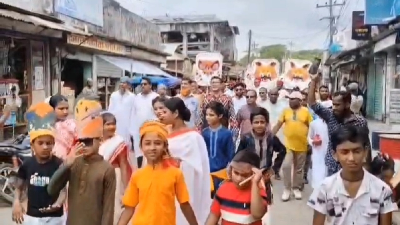 কলাপাড়ায় ১৪ ফুট ইলিশ ও বিশালাকৃতির পাখি-প্রাণীর প্রতিকৃতিতে ব্যতিক্রমী বৈশাখী শোভাযাত্রা
