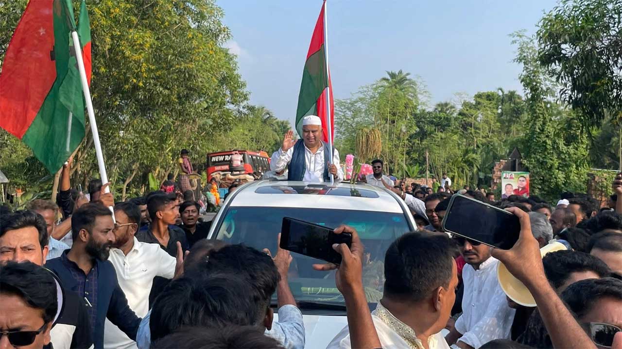 কুষ্টিয়া-৪ আসনে বিএনপির মনোনয়ন পাওয়ায় সৈয়দ মেহেদী আহমেদ রুমীকে দলীয় নেতাকর্মীরা সংবর্ধনা দেন