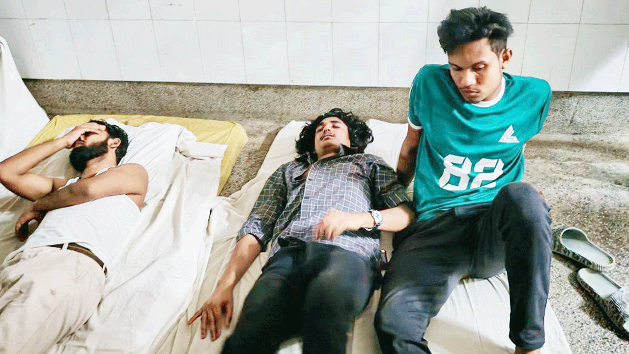 আহত শিক্ষার্থীদের একাংশ