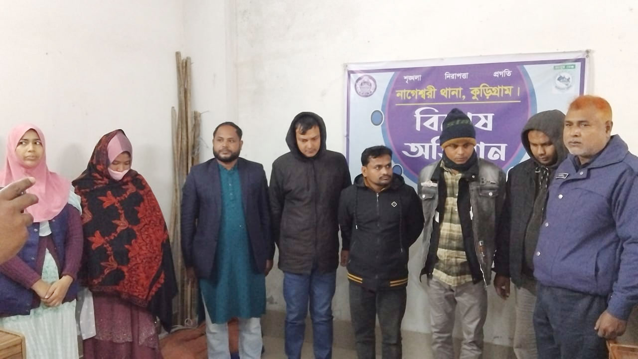 কুড়িগ্রামে প্রাথমিক শিক্ষক নিয়োগ পরীক্ষায় প্রশ্নফাঁস ও ডিভাইসসহ ১২ জনকে আটক করা হয়েছে