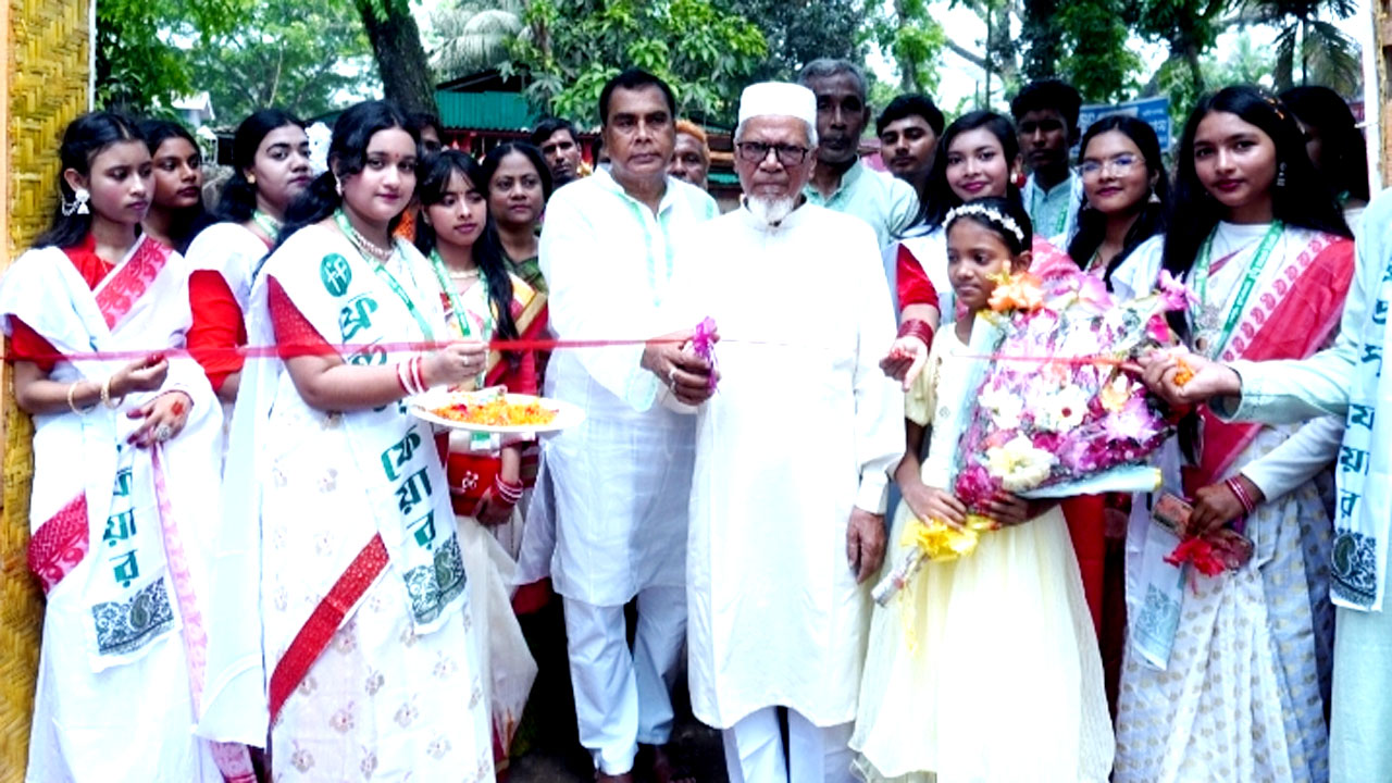 ফিতা কেটে উদ্বোধন করা হলো বইমেলার