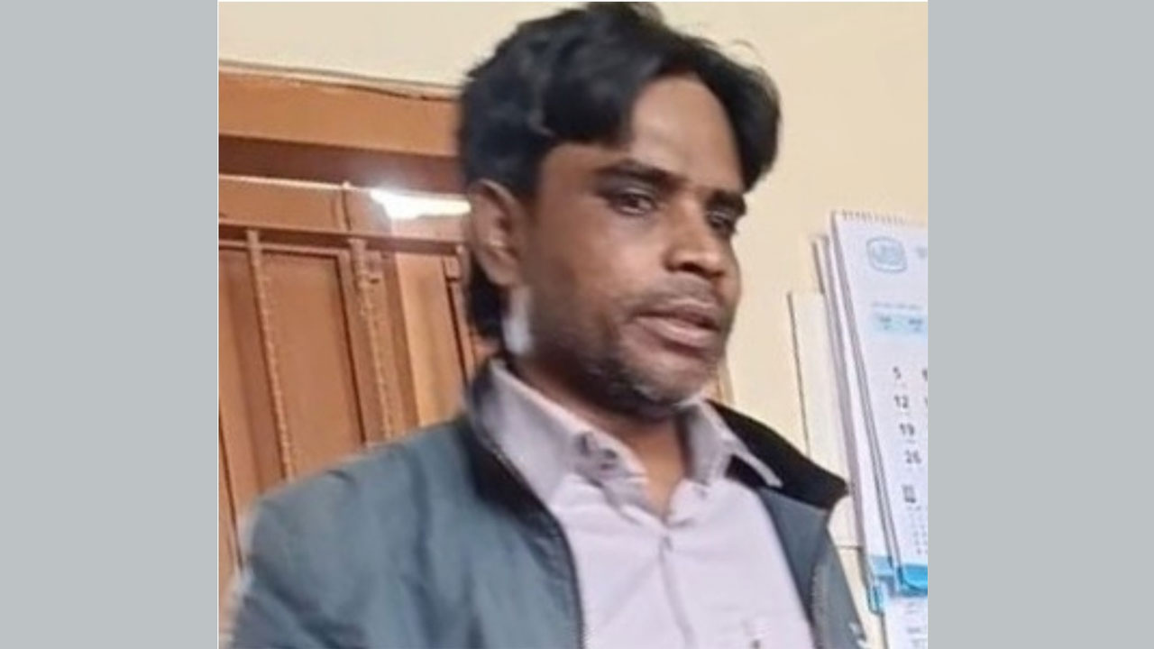 অভিযুক্ত ভূমি কর্মকর্তা রোকনুজ্জামান তালুকদার