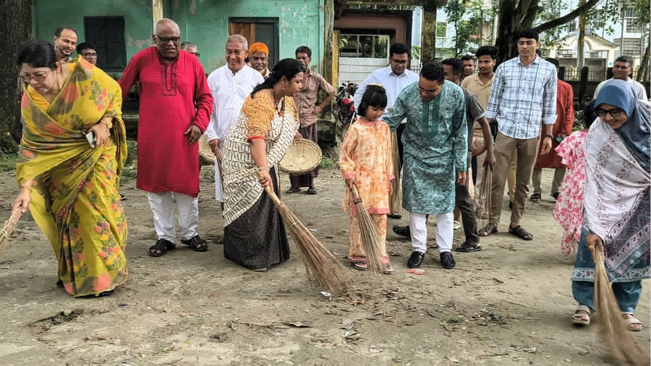 কুড়িগ্রামে জেলা প্রশাসকের নেতৃত্বে পরিচ্ছন্নতা অভিযান