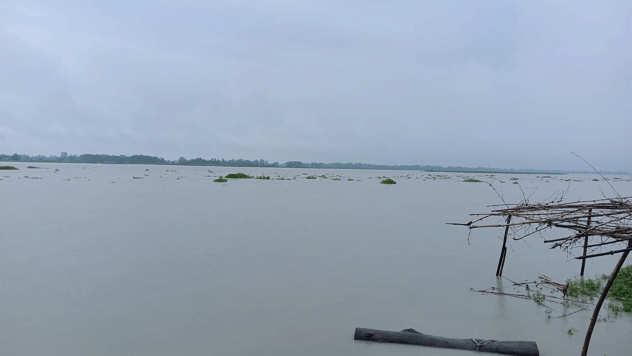 বিপদ সীমার ওপরে দুধকুমারের পানি