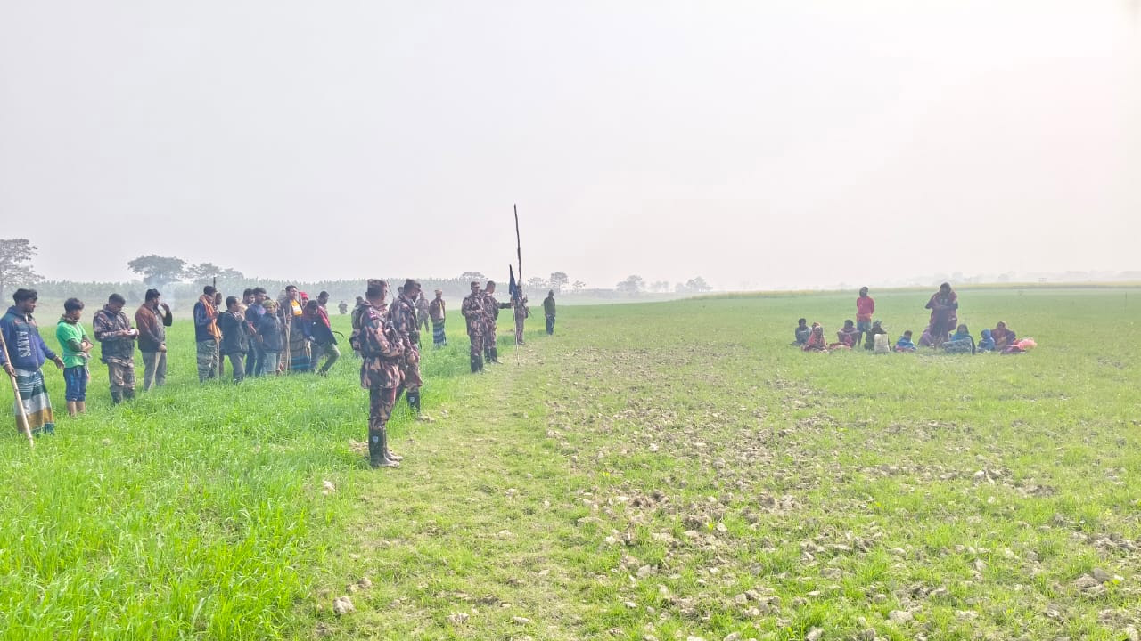 দৌলতপুর সীমান্ত দিয়ে ১৪ ভারতীয়কে পুশইনের চেষ্টা করে বিএসএফ, বিজিবির বাধায় ফেরত পাঠানো হয় ভারতে