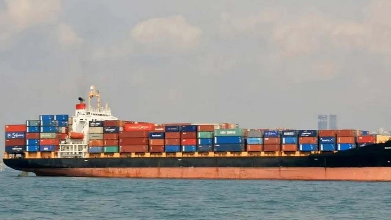 এলএনজিসহ চট্টগ্রাম বন্দরে ১৫ জাহাজ