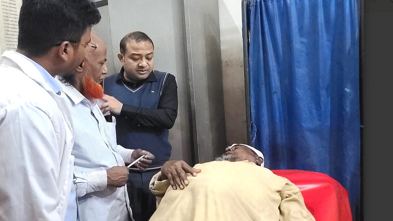 আহত বসু কোম্পানী বিকেবি ব্রিকস ও ঠিকাদারী প্রতিষ্ঠান বাশার ট্রেডার্সের স্বত্ত্বাধিকারী