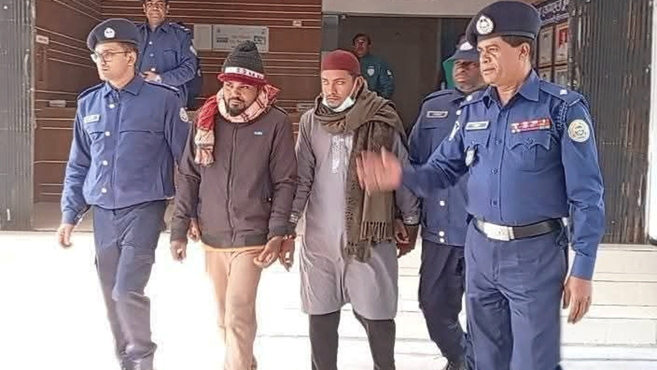 লালমোহনে চালককে কুপিয়ে হত্যার পর অটোরিকশা ছিনতাইকারী গ্রেফতার আসামিরা