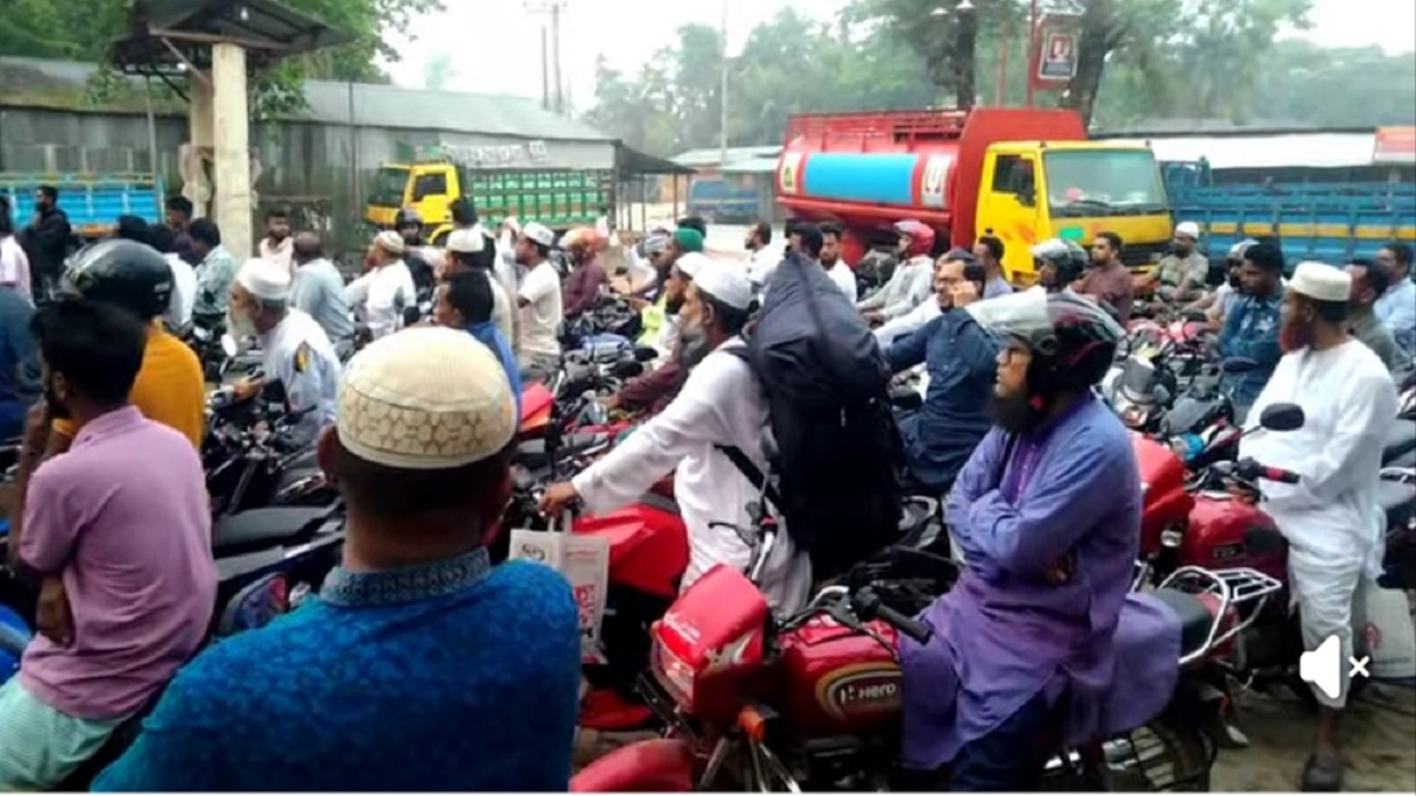 লালমোহনে পেট্রোল-অকটেনের তীব্র সঙ্কট! ভোগান্তিতে যানবাহন চালকরা