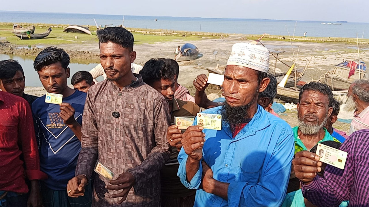 চাল না পাওয়া জেলেরা