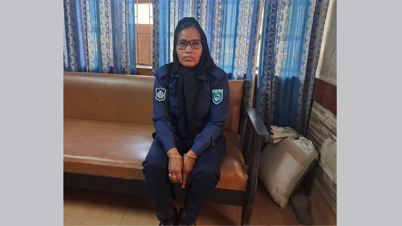লালমনিরহাটে ভোট কেন্দ্রে ভুয়া নারী পুলিশ আটক