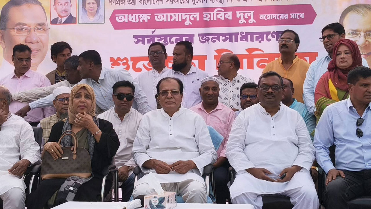 মতবিনিময় সভায় দুর্যোগ ব্যবস্থাপনা ও ত্রাণ মন্ত্রণালয়ের মন্ত্রী অধ্যক্ষ আসাদুল হাবিব দুলু