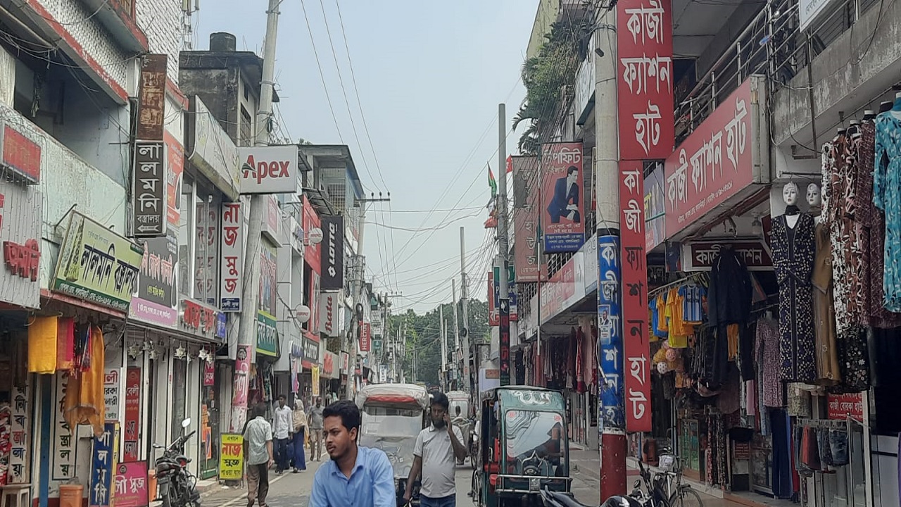 লালমনিরহাটে ৭২ ঘণ্টা বিদ্যুৎহীন ২৫০ ব্যবসা প্রতিষ্ঠান ও ব্যাংক-বীমা