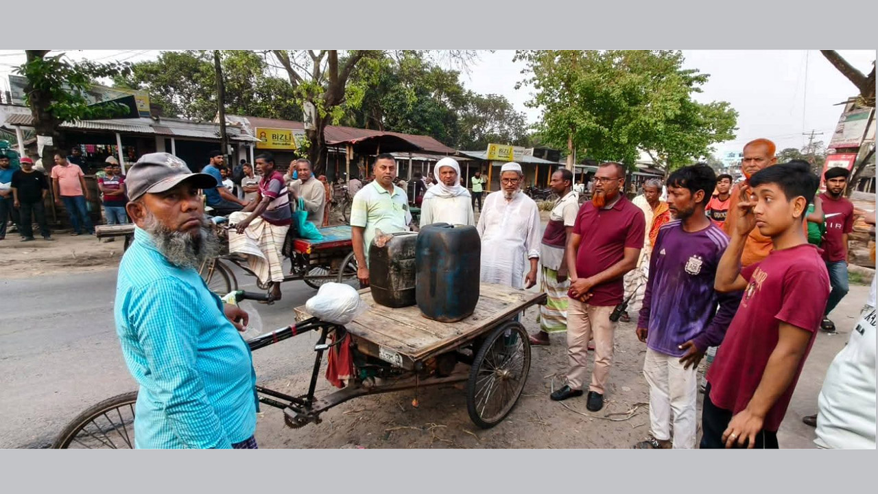লালপুরে প্রশাসনের সহায়তায় জ্বালানি তেল বিক্রি