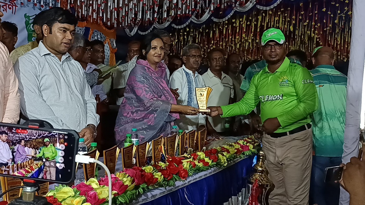 লালপুর ডিগ্রী মহাবিদ্যালয় মাঠে সমাজকল্যাণ প্রতিমন্ত্রী ব্যারিস্টার ফারজানা শারমিন পুতুল
