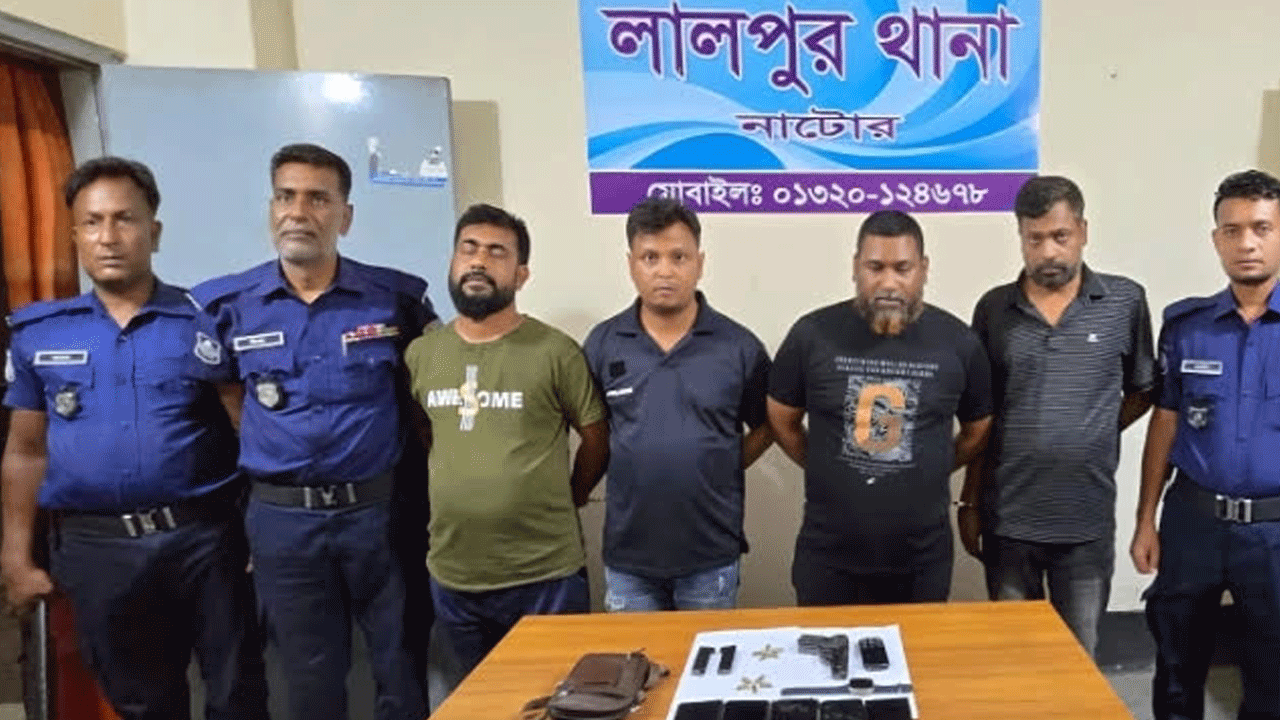 অস্ত্রসহ গ্রেফতাররা