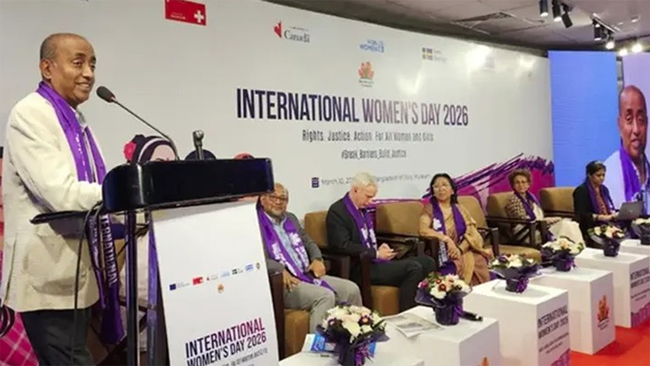 বক্তব্য রাখছেন আইন, বিচার ও সংসদবিষয়ক মন্ত্রী মো: আসাদুজ্জামান