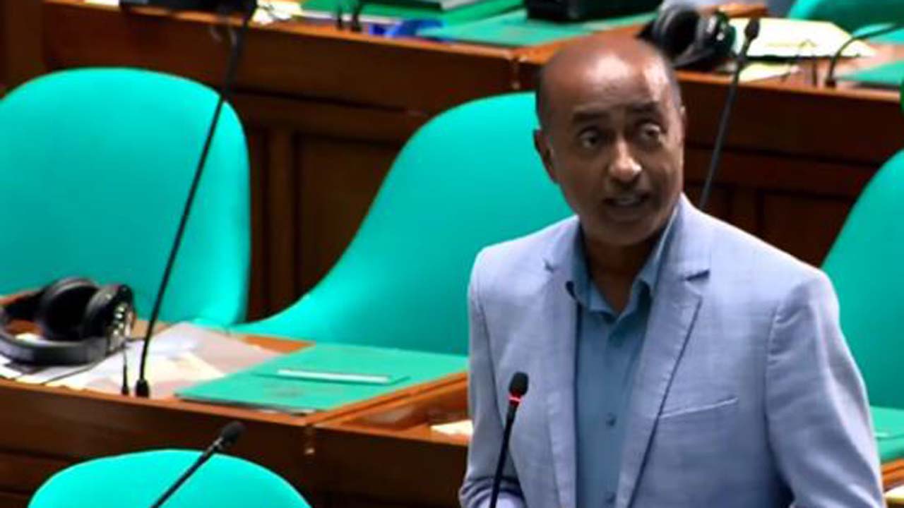 জাতীয় সংসদে আইন, বিচার ও সংসদবিষয়ক মন্ত্রী মো: আসাদুজ্জামান