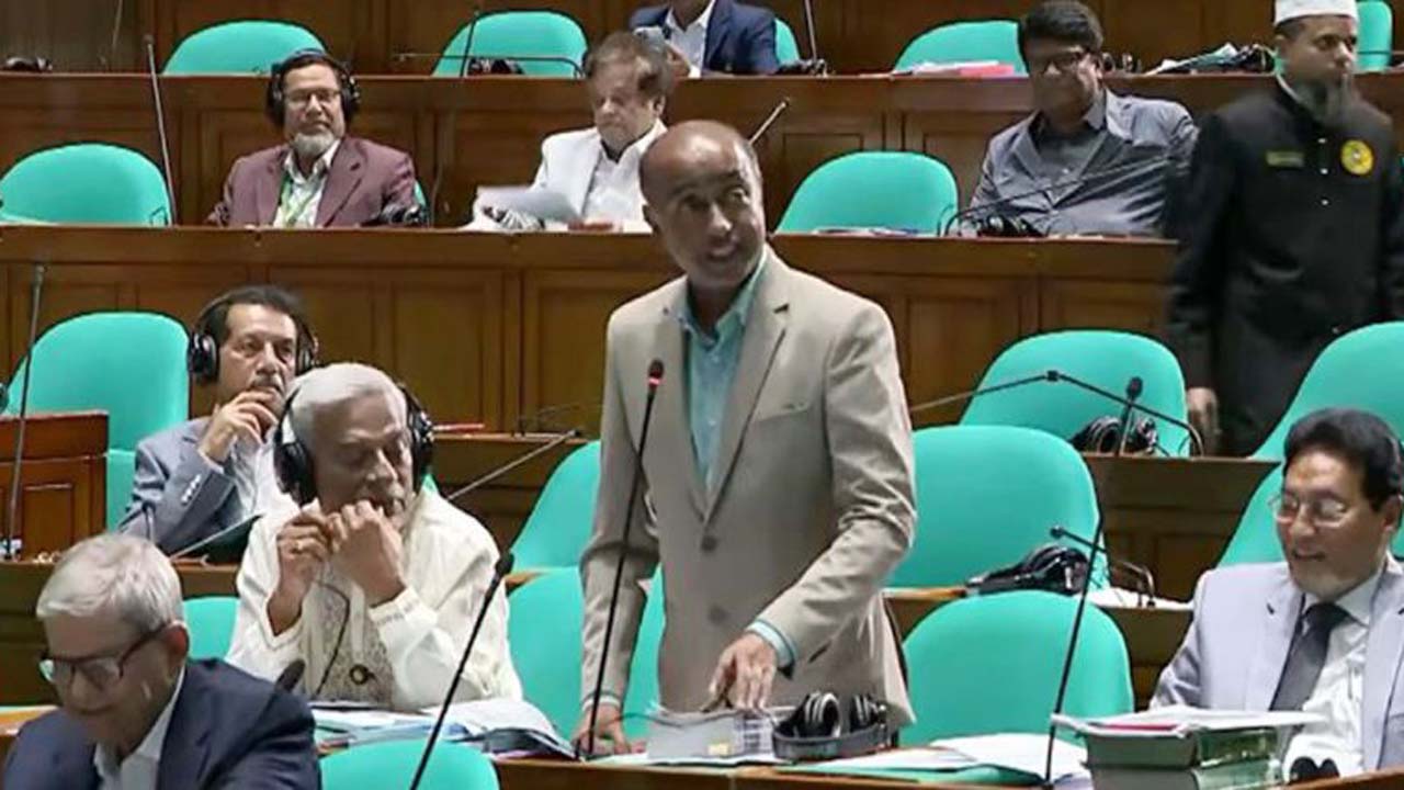 সংসদে আইনমন্ত্রী মো: আসাদুজ্জামান