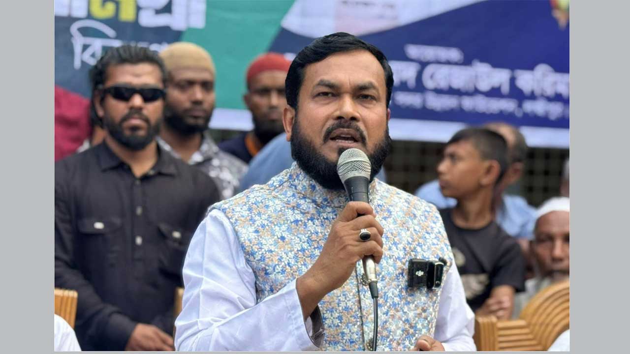 লক্ষ্মীপুর সদর উপজেলার চৌপল্লী কেডি সরকারি প্রাথমিক বিদ্যালয় মাঠে ইফতার বিতরণ অনুষ্ঠানে প্রধান অতিথির বক্তব্য দেন ড. রেজাউল করিম