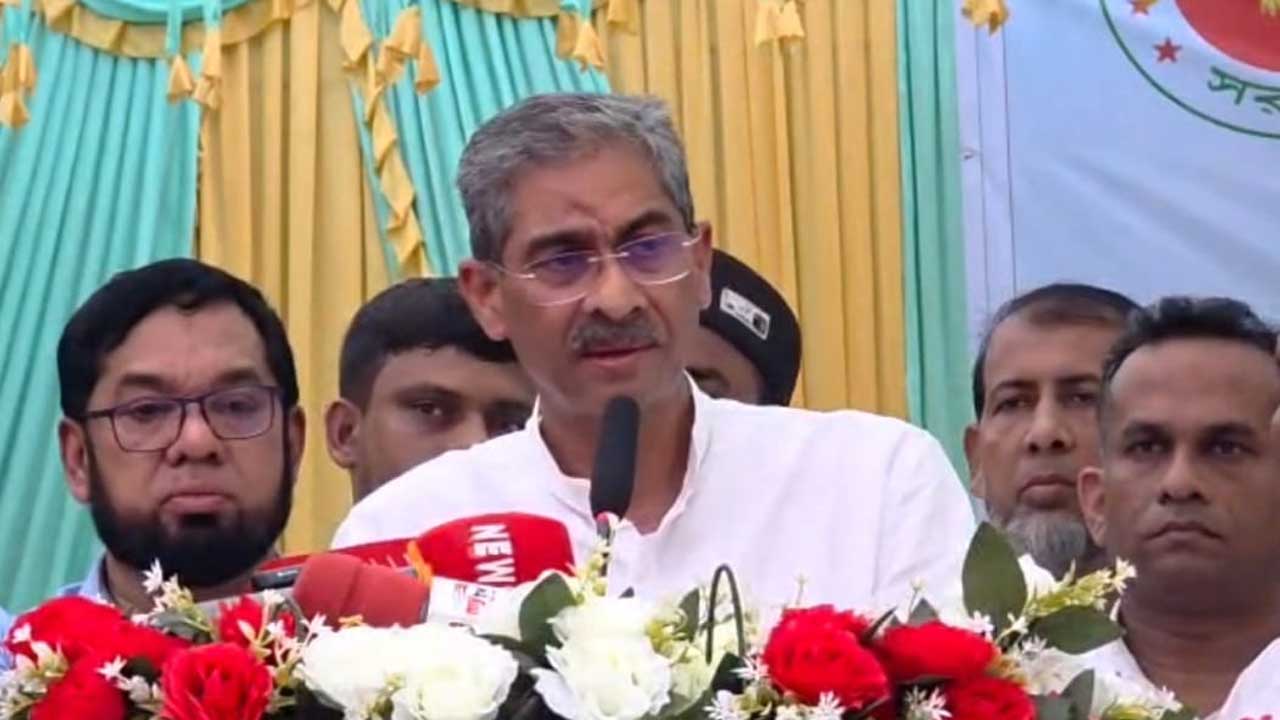 লক্ষ্মীপুর সদর উপজেলার বাজার এলাকায় খাল খনন কর্মসূচি উদ্বোধন করেন পানিসম্পদ মন্ত্রী শহীদ উদ্দীন চৌধুরী এ্যানি