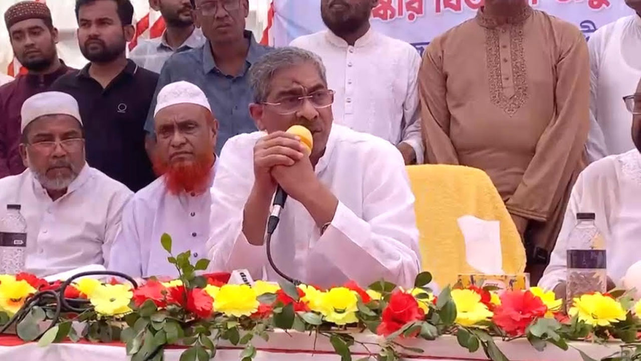 বক্তব্য রাখছেন পানিসম্পদ মন্ত্রী মো: শহীদউদ্দীন চৌধুরী এ্যানি